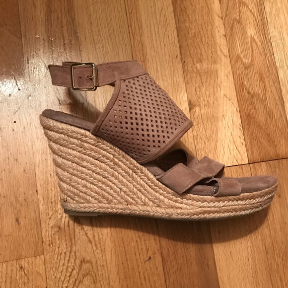 Sofft Shoes - 🌸Suede Wedges🌸